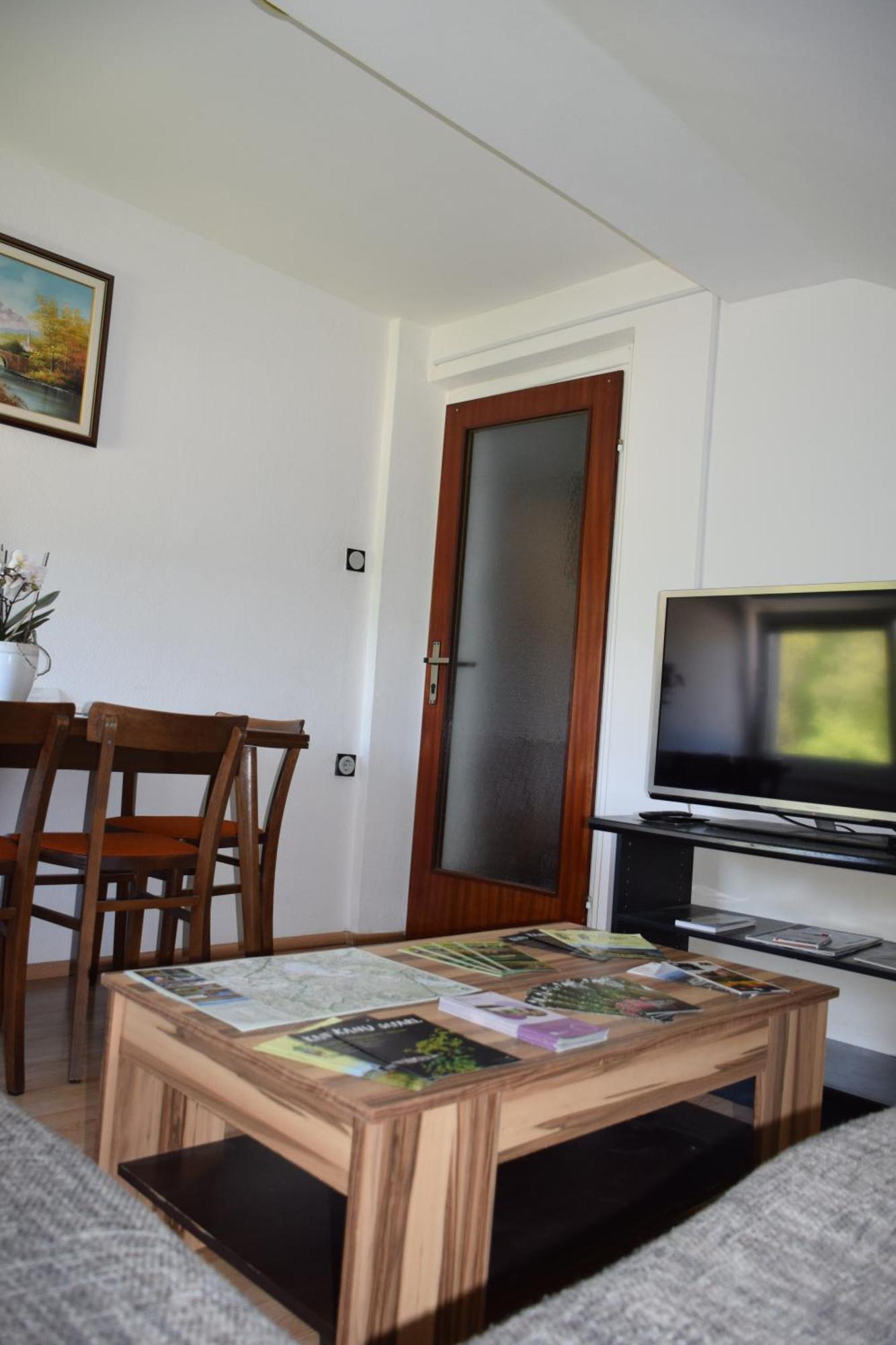 Apartma Narava Apartment Begunje pri Cerknici Bilik gambar